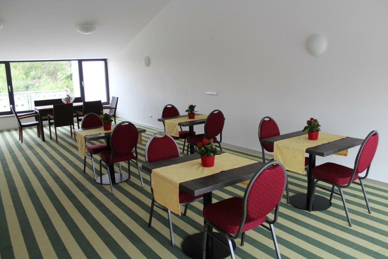Helmers Gaestehaus Gempfing Buitenkant foto