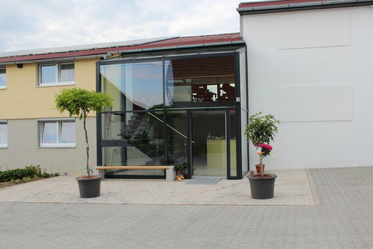 Helmers Gaestehaus Gempfing Buitenkant foto